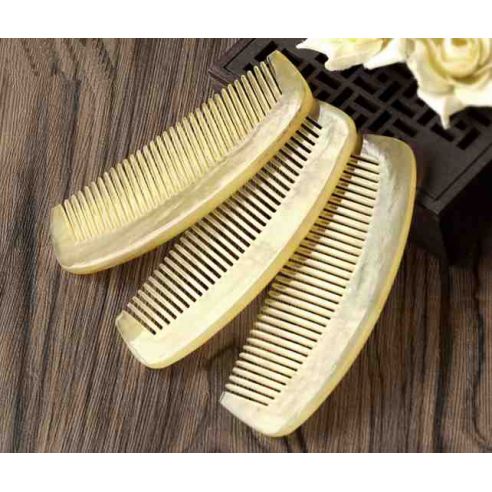Horn comb bright 10cm buy in online store